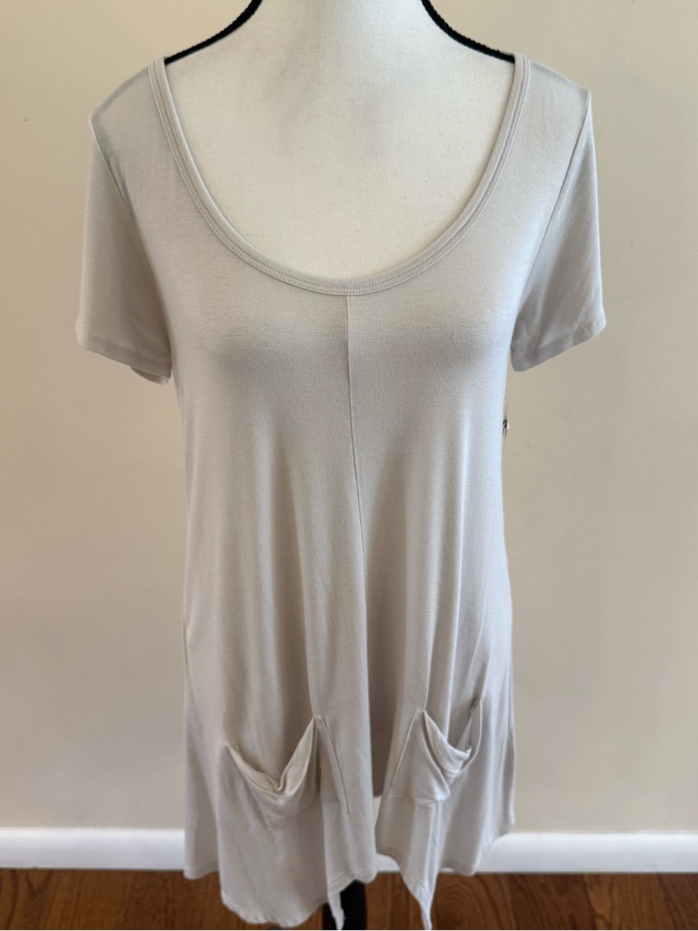 Philosophy Light Beige Scoop Neck Tunic with Front Pockets Size small - Picture 2 of 7